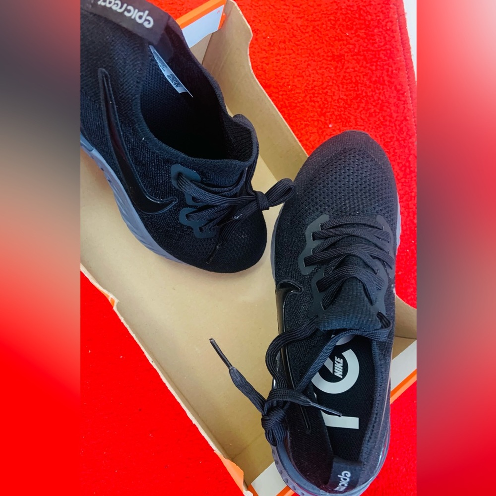 Brand new never worn Nike running shoes